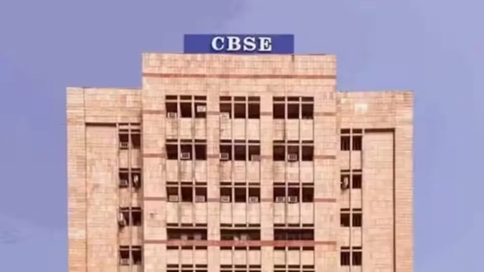 केंद्र सरकार की बड़ी कार्रवाई, CBSE चेयरमैन और सचिव का तबादला; जांच समिति गठित