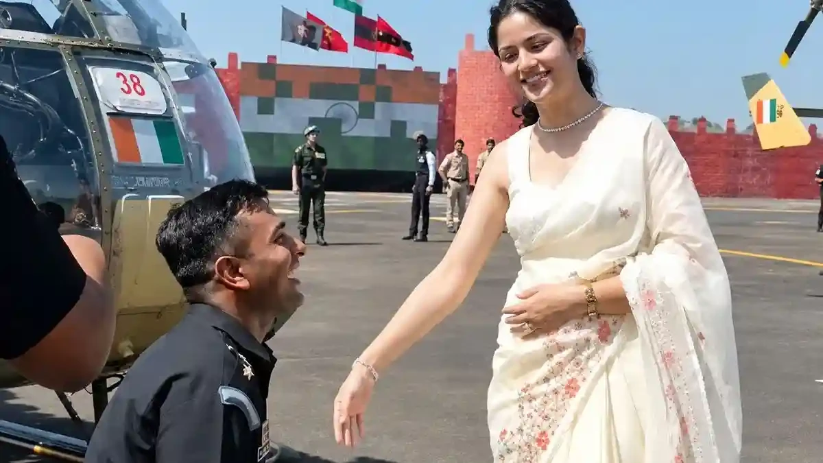 वर्दी में प्यार का इजहार! पासिंग आउट परेड खत्म होते ही कैप्टन ने किया प्रपोज