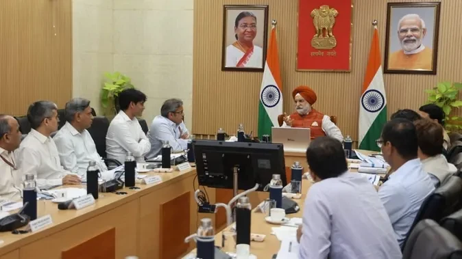 दिल्ली में अवैध निर्माण पर LG सख्त, MCD को दिए कड़े निर्देश