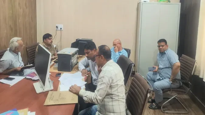 हरियाणा: महेंद्रगढ़ नगर पालिका में CM फ्लाइंग स्क्वाड की छापेमारी, कई कर्मचारी अनुपस्थित