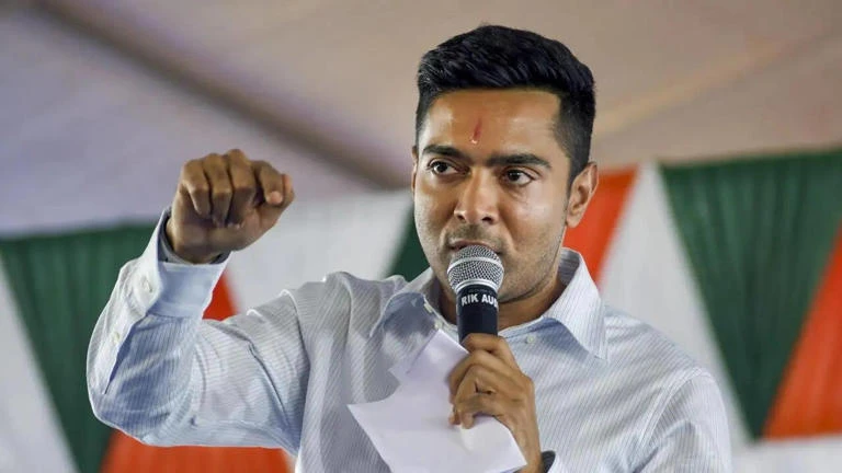टीएमसी सांसद अभिषेक बनर्जी पहुंचे हाईकोर्ट, सीआईडी कार्रवाई पर रोक की मांग