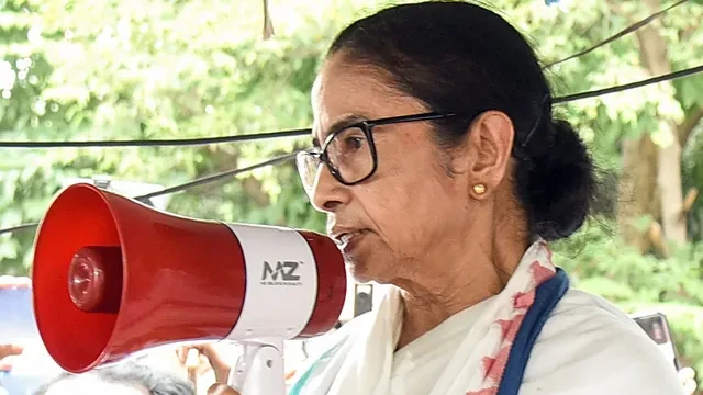 सिलीगुड़ी: ममता बनर्जी के खिलाफ एफआईआर दर्ज, भड़काऊ भाषण का आरोप