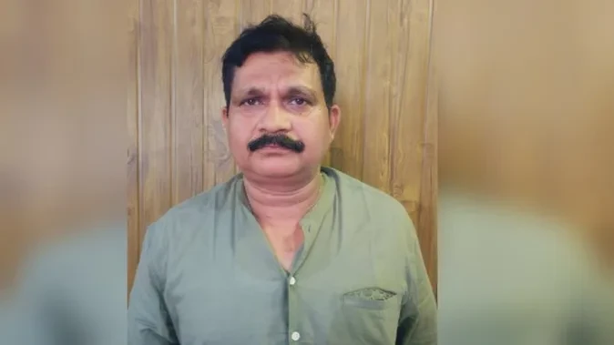 सहारनपुर में रिश्वत लेते रंगे हाथ पकड़ा गया दरोगा, एंटी करप्शन टीम की कार्रवाई