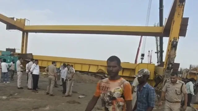 आंधी-बारिश में फरीदाबाद फ्लाईओवर पर क्रेन पलटी, 3 श्रमिकों की मौत
