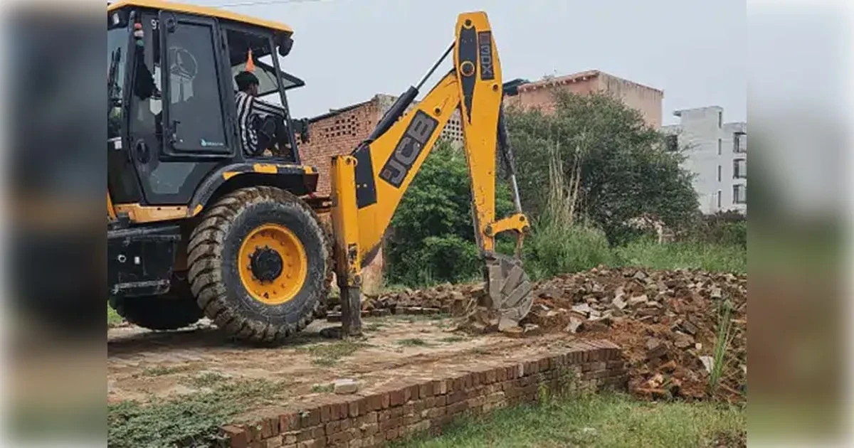 मुजफ्फरनगर: MDA की बड़ी कार्रवाई, 77 बीघा अवैध प्लॉटिंग पर चला बुलडोजर