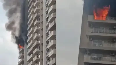 नोएडा: सेक्टर-75 की आईवीवाई काउंटी सोसाइटी में फ्लैट में लगी आग, मचा हड़कंप