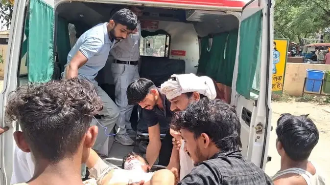अलीगढ़: सवाई नगर में करंट लगने से युवक गंभीर, गुटखा थूकते समय हुआ हादसा