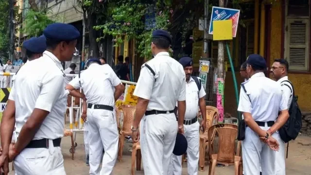 संदेशखाली में तालाब से हथियारों का जखीरा बरामद, टीएमसी नेता के करीबी चार लोग गिरफ्तार