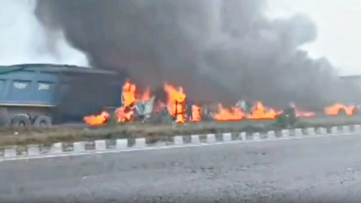 गुरुग्राम: केएमपी एक्सप्रेसवे पर भीषण हादसा, कंटेनर में आग लगने से चालक की मौत