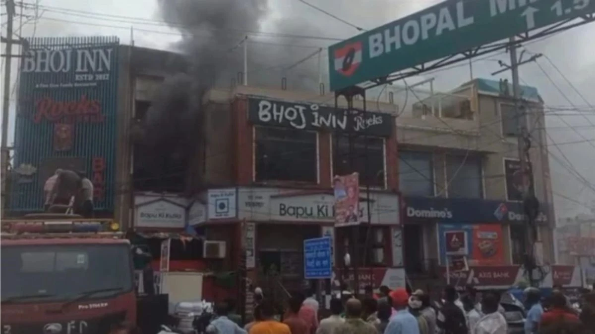 भोपाल के लालघाटी में रेस्टोरेंट में लगी भीषण आग, कई घंटों तक चला रेस्क्यू अभियान