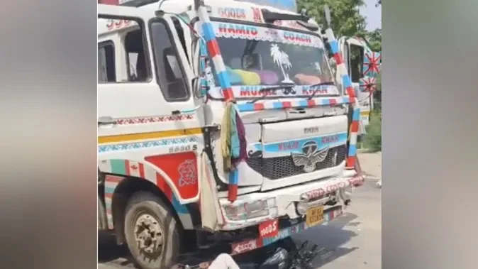 बिजनौर: नेशनल हाईवे पर डंपर की टक्कर से पूर्व एसीएमओ की दर्दनाक मौत