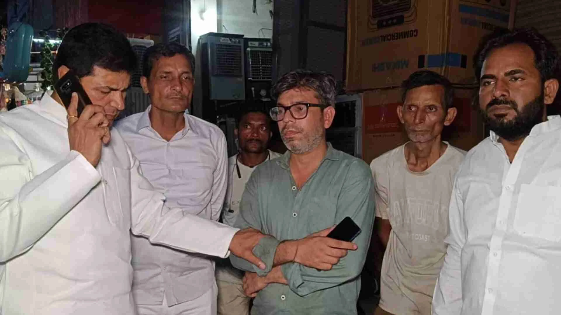 मुजफ्फरनगर: अग्निकांड पीड़ित व्यापारी का छलका दर्द, आर्थिक मदद की लगाई गुहार