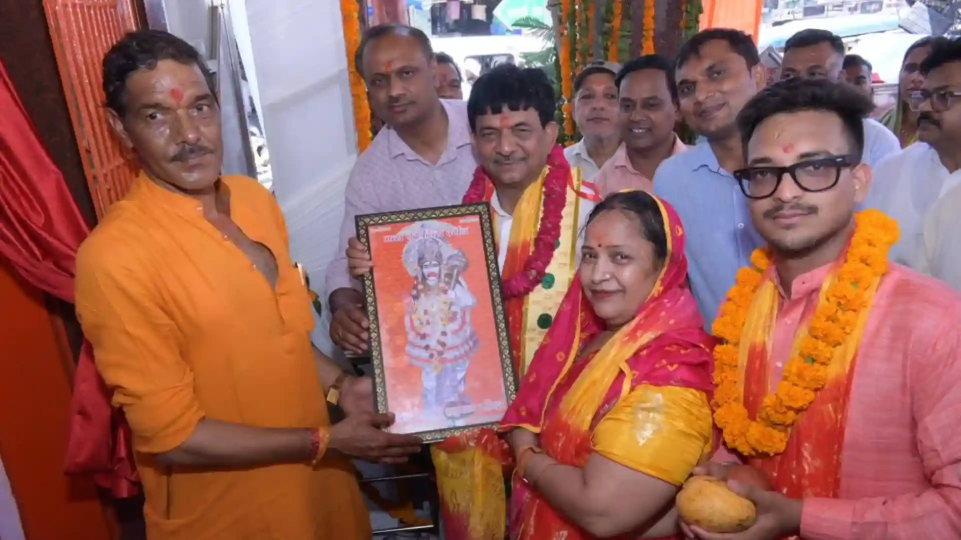 मुजफ्फरनगर: बड़े मंगल पर हनुमान मंदिर में मंत्री कपिल देव ने की पूजा-अर्चना, भंडारे में हुए शामिल