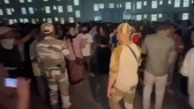 मणिपुर में बवाल: 28 दिन बाद मिले छह अगवा लोगों के शव, अस्पताल के बाहर भारी भीड़
