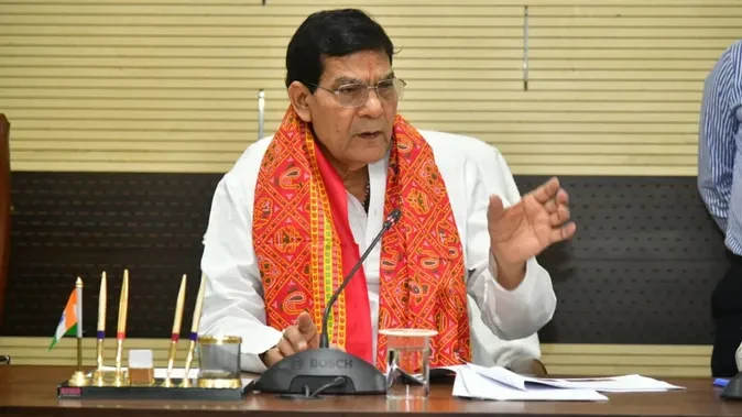 यूपी बिजली विभाग में बड़ा विवाद: मंत्री और यूपीपीसीएल चेयरमैन आमने-सामने