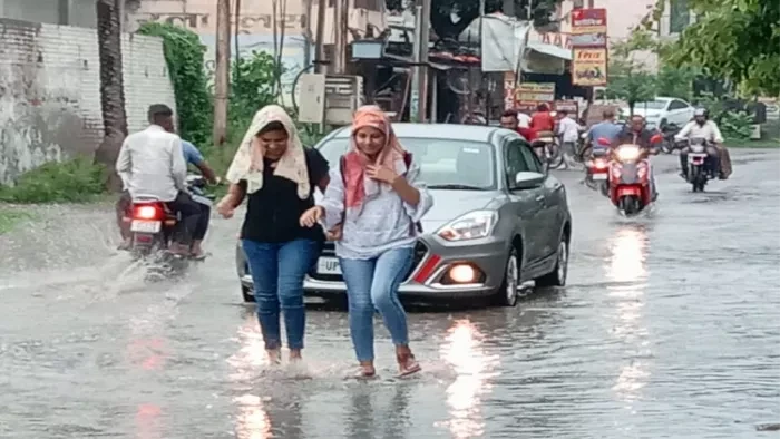 मेरठ: बारिश से तापमान में गिरावट, गर्मी से मिली राहत लेकिन उमस बरकरार