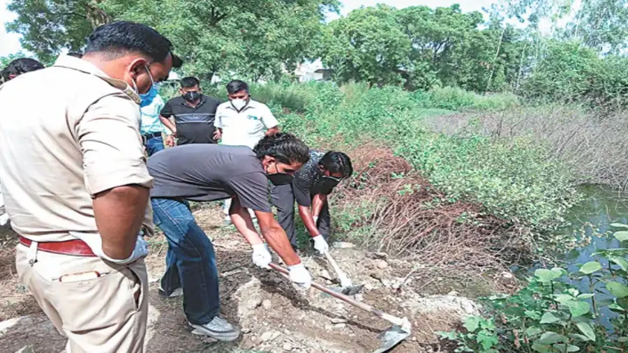 मेरठ: आखिर कैसे हुई 7 महीने के मासूम की मौत? कब्र से निकाला गया शव