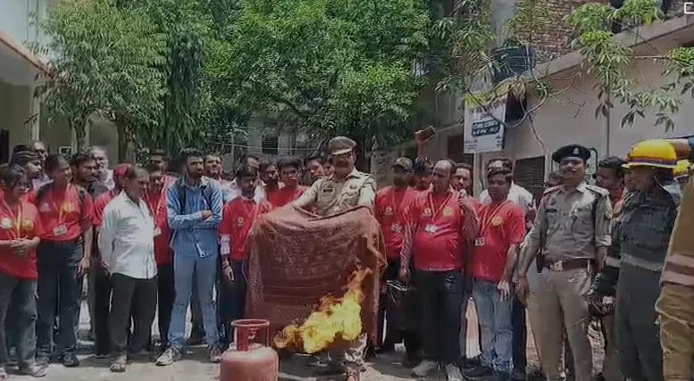 मुजफ्फरनगर: मॉक ड्रिल में दिखी फायर ब्रिगेड और रेस्क्यू टीम की तत्परता