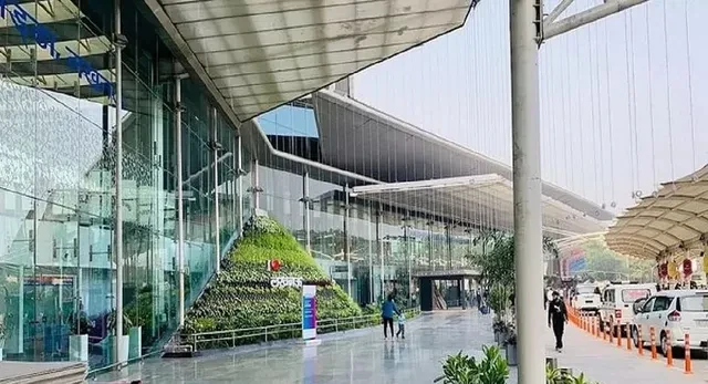 दिल्ली में खराब मौसम से 3 फ्लाइट्स लखनऊ डायवर्ट, यूपी में आंधी-बारिश का अलर्ट