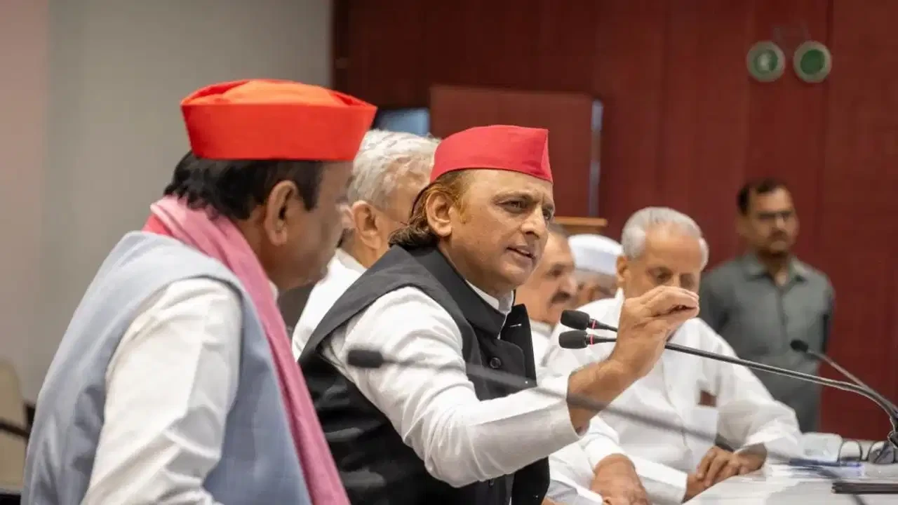 अमेरिका के हिसाब से बन रही भारत की आर्थिक नीति: अखिलेश यादव