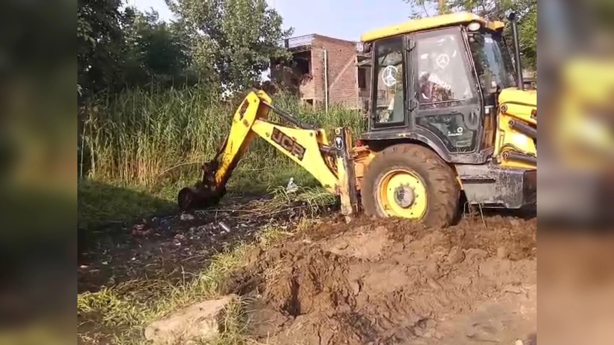 मुजफ्फरनगर: सरकारी तालाब से हटाया अतिक्रमण, 6 साल बाद जलभराव से मिली राहत