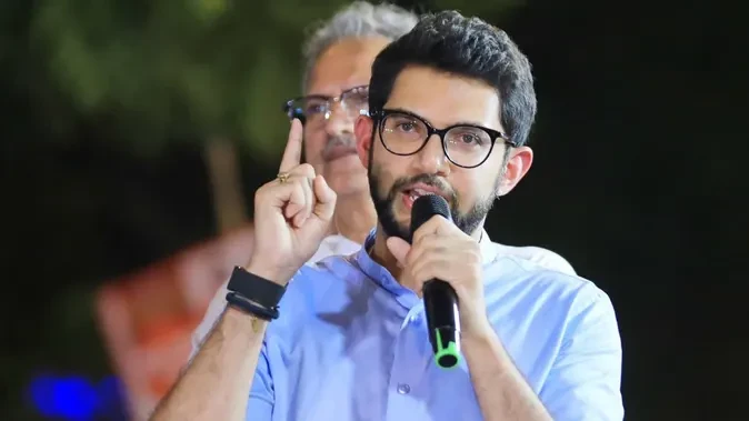 टीएमसी में बगावत पर आदित्य ठाकरे का हमला, नेताओं को बताया ‘डरपोक और कृतघ्न’
