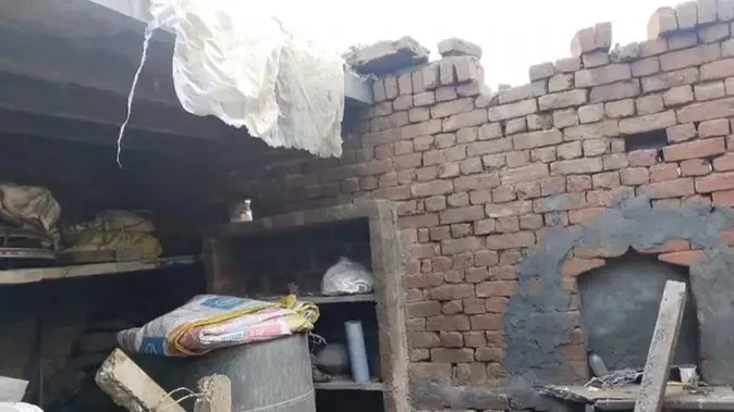 बागपत में आंधी-बारिश का कहर, मकान गिरने से मलबे में दबे 5 बच्चे