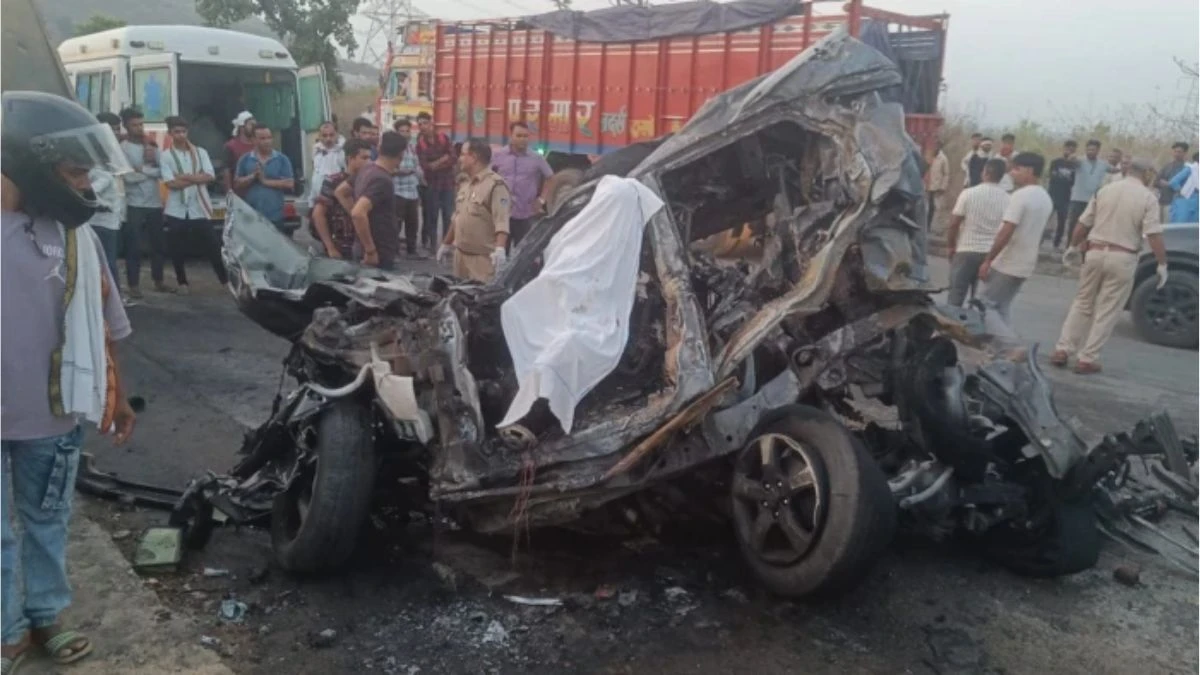 जबलपुर: डंपर ने स्कॉर्पियो को 500 मीटर तक घसीटा, दो की मौत