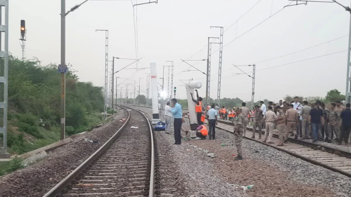 उदयपुर इंटरसिटी में आग की अफवाह के बाद मचा हड़कंप, 6 की मौत