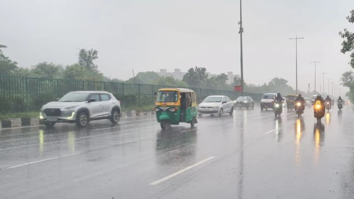 सुबह बारिश, दोपहर में तेज आंधी; दिल्ली-एनसीआर का मौसम हुआ सुहावना