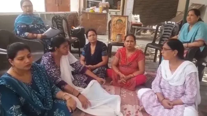 मेरठ में घर-घर सर्वे से भड़का विवाद, महिलाओं ने जताई नाराजगी