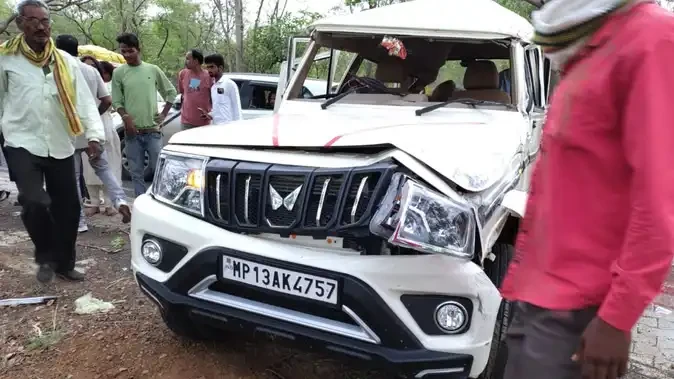 नर्मदापुरम में भीषण हादसा: बोलेरो पेड़ से टकराई, एक ही परिवार समेत 5 की मौत