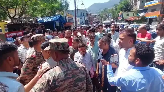चमोली: हेमकुंड यात्रा से लौट रहे श्रद्धालुओं और स्थानीय लोगों में मारपीट, कई घायल