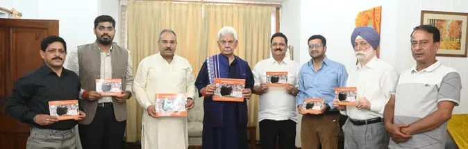 उपराज्यपाल मनोज सिन्हा ने किया अमरनाथ यात्रा गाइड बुक का विमोचन