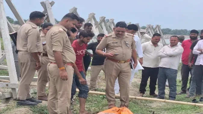 मेरठ: गंगा में मिला महिला का बोरी में बंधा शव, पुलिस जांच में जुटी