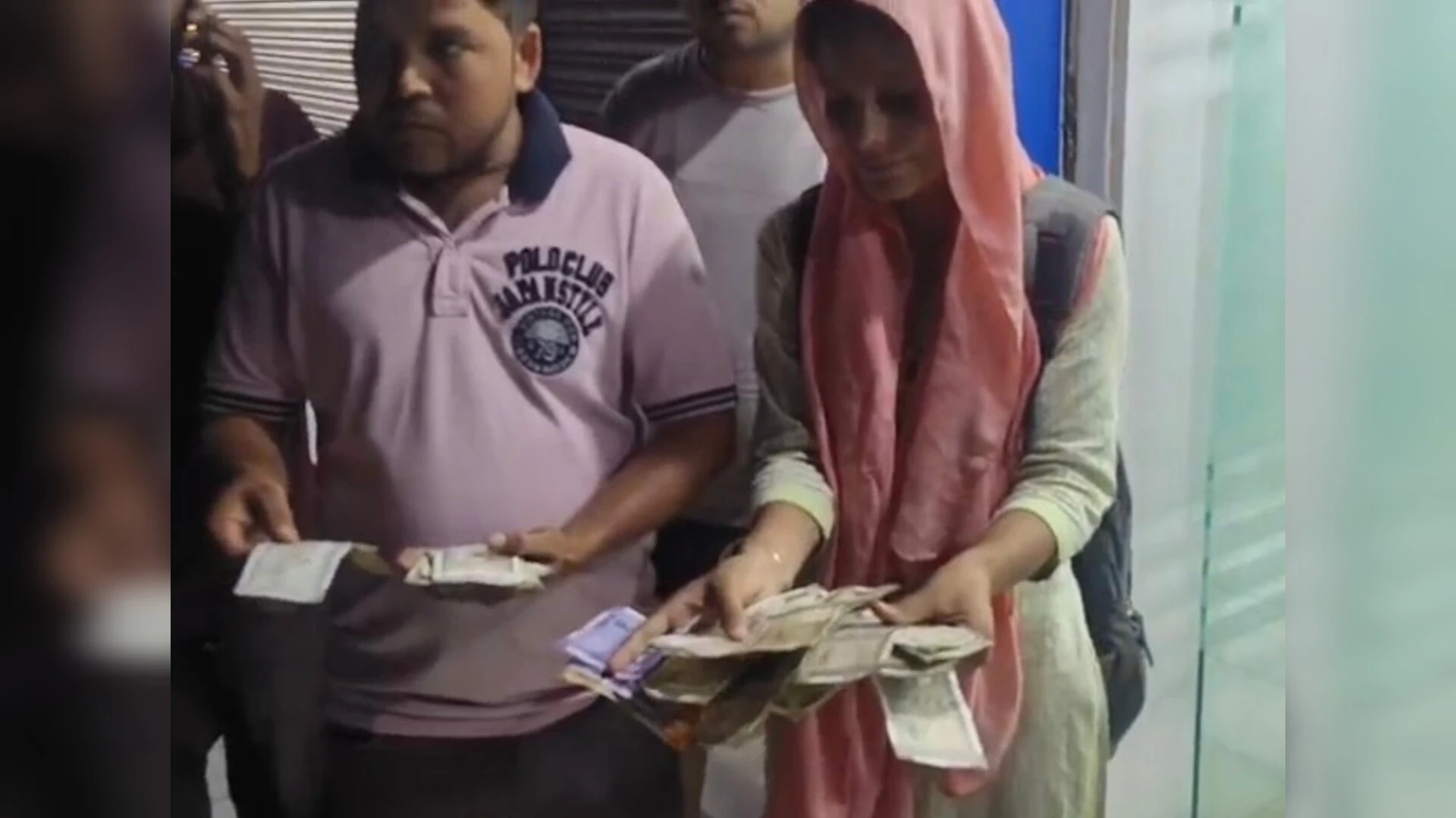 मुजफ्फरनगर: एसबीआई एटीएम से फटे ₹500 के नोट निकलने पर हंगामा