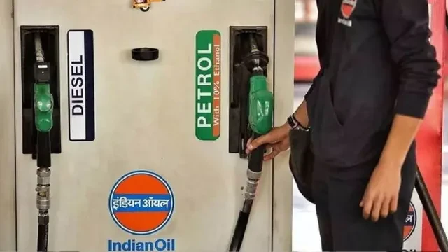 कच्चा तेल सस्ता, क्या भारत में घटेंगे पेट्रोल-डीजल के दाम? मंत्री ने दिया जवाब