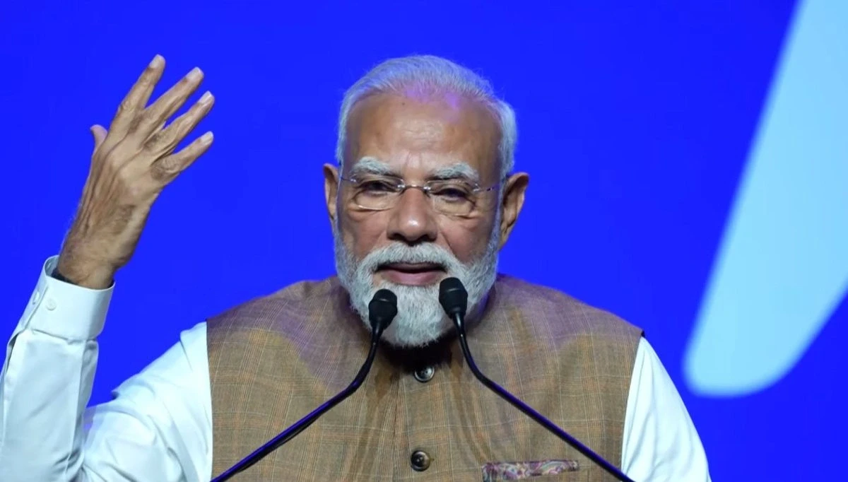 पेरिस में बोले पीएम मोदी: भारत सिर्फ भविष्य की तैयारी नहीं, उसे आकार दे रहा है