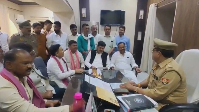 'सपा एकजुट है', टूट की चर्चाओं पर भड़के सांसद; कोतवाली पहुंचकर की शिकायत