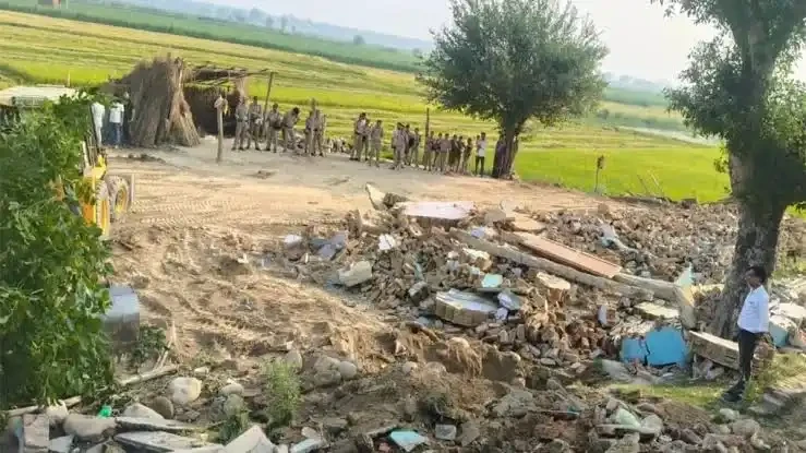 उत्तराखंड: नानकसागर बांध क्षेत्र में चला बुलडोजर, अवैध मजार समेत कई निर्माण ध्वस्त