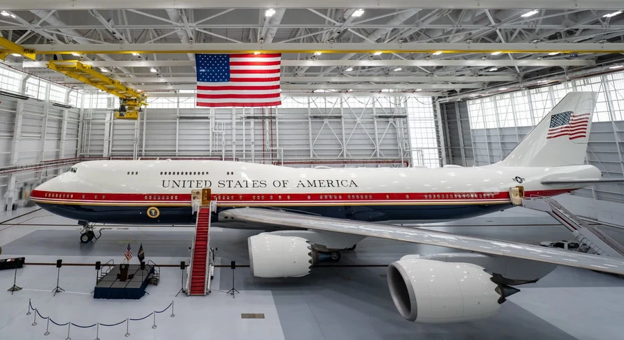 ट्रंप ने किया नए Air Force One का अनावरण, हाईटेक फीचर्स और लग्जरी ने खींचा ध्यान