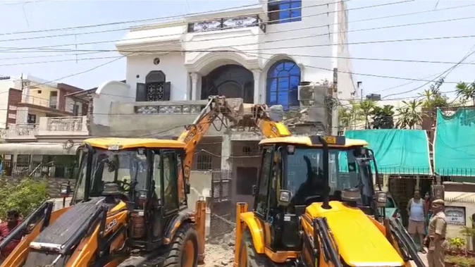 मेरठ सेंट्रल मार्केट में बढ़ी हलचल, बुलडोजर कार्रवाई की चर्चाओं से व्यापारियों में बेचैनी