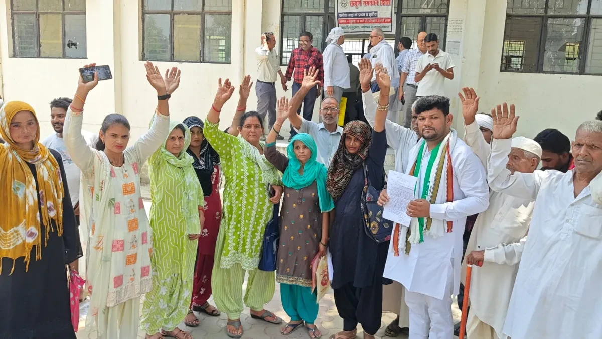 मुजफ्फरनगर: शराब ठेके के खिलाफ महिलाओं और किसानों का जोरदार प्रदर्शन