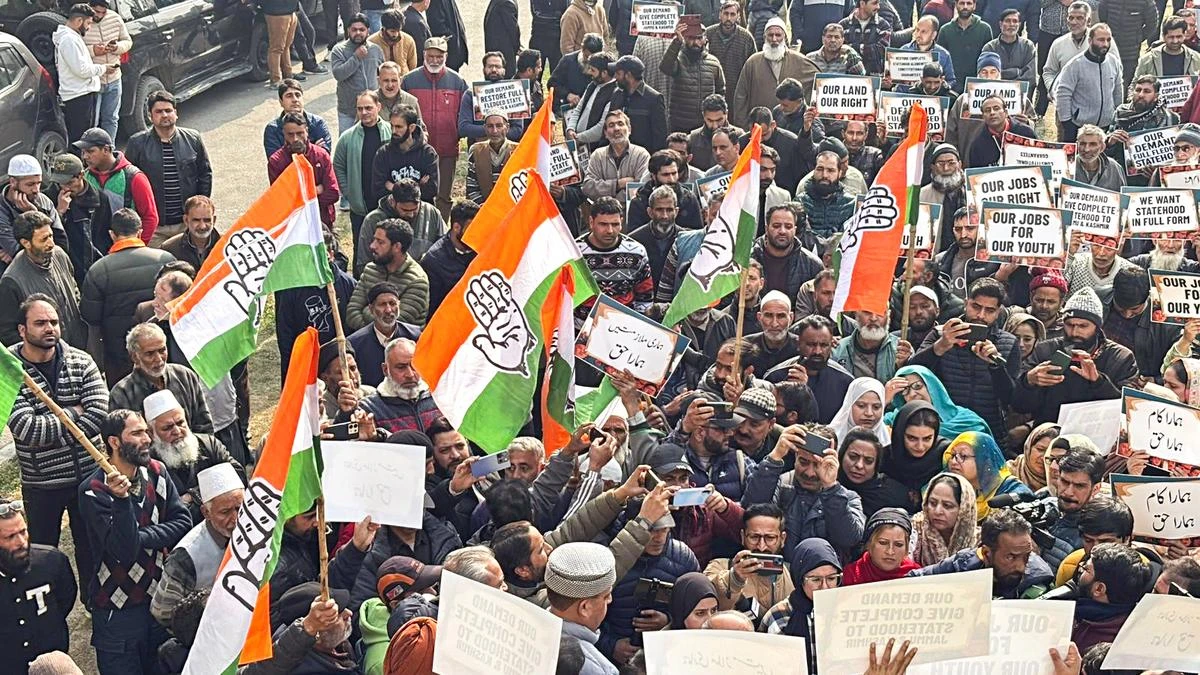 जम्मू-कश्मीर: कांग्रेस में गुटबाजी पर एक्शन, AICC की जांच समिति श्रीनगर पहुंची