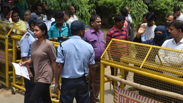 कड़े सुरक्षा इंतजामों के बीच धनबाद में नीट पुनर्परीक्षा, CAPF और पुलिस तैनात