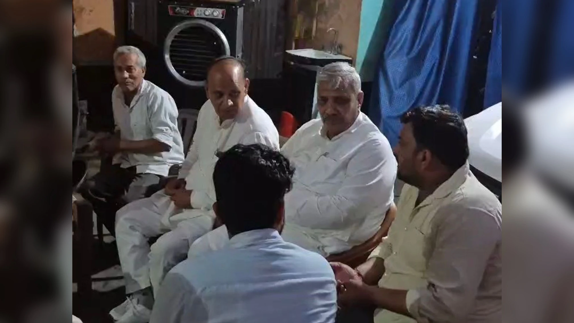 रॉकी हत्याकांड: सपा सांसद हरेंद्र मलिक ने पीड़ित परिवार से की मुलाकात