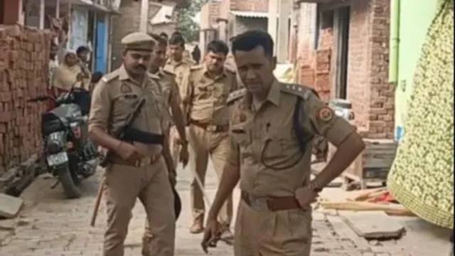 बहराइच में किशोरी के लापता होने से तनाव, आक्रोशित भीड़ ने दुकान में लगाई आग