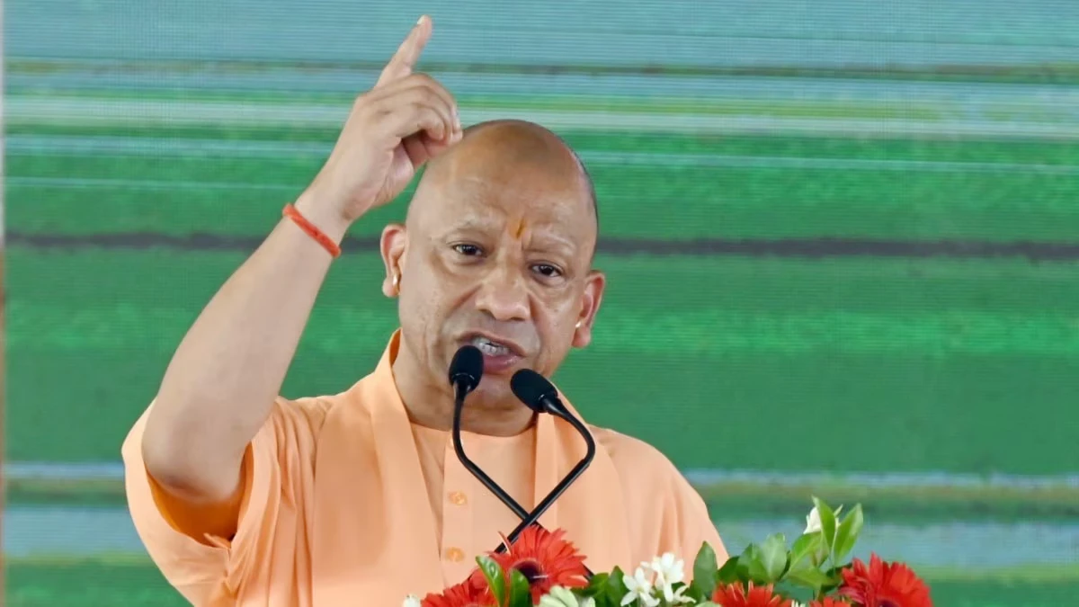फिरोजाबाद में सीएम योगी का सपा पर हमला, बोले– पहले माफिया राज था, अब विकास का दौर