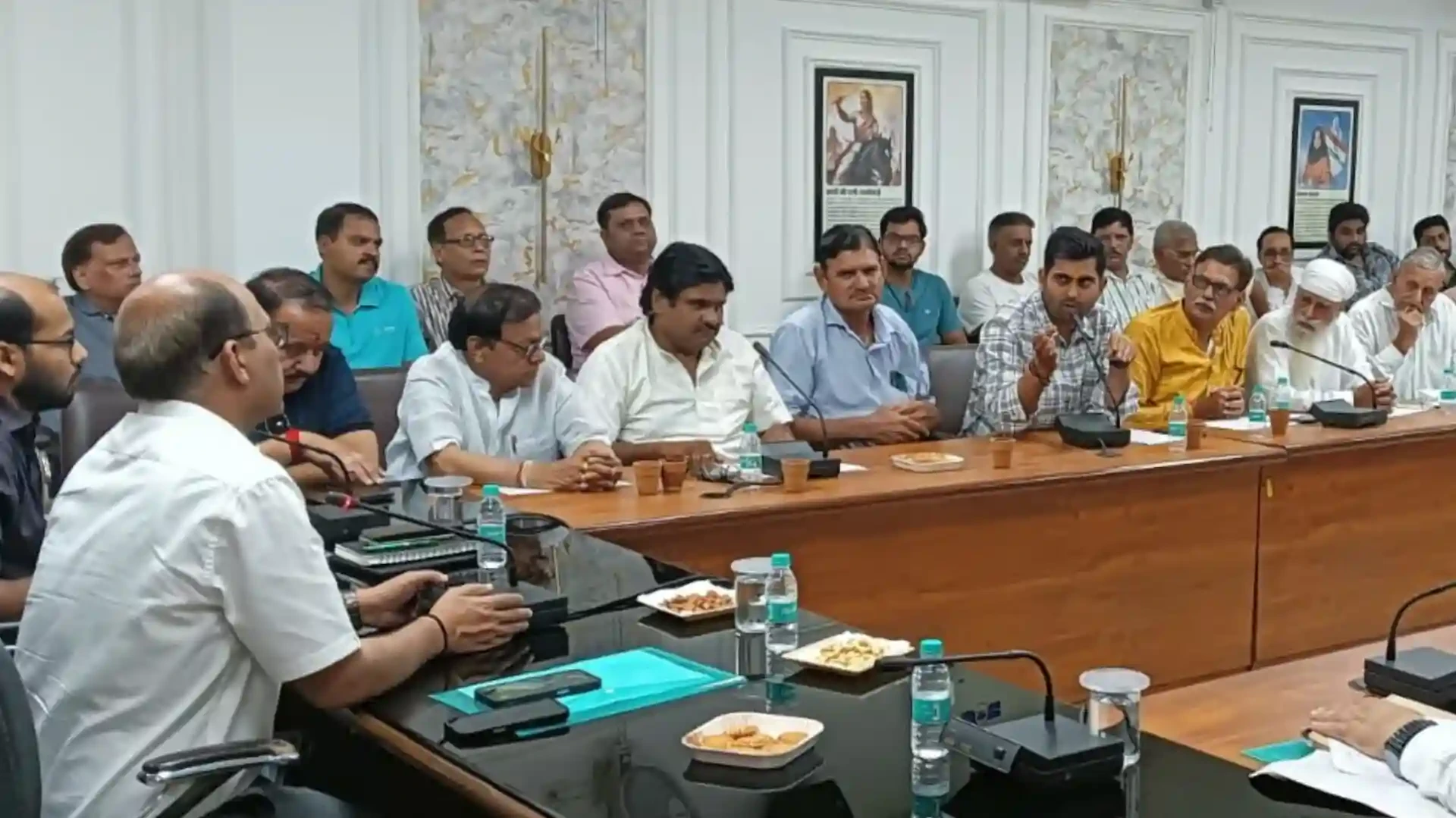मुजफ्फरनगर: व्यापारियों ने खोला समस्याओं का पिटारा, डीएम ने दिए सख्त कार्रवाई के निर्देश