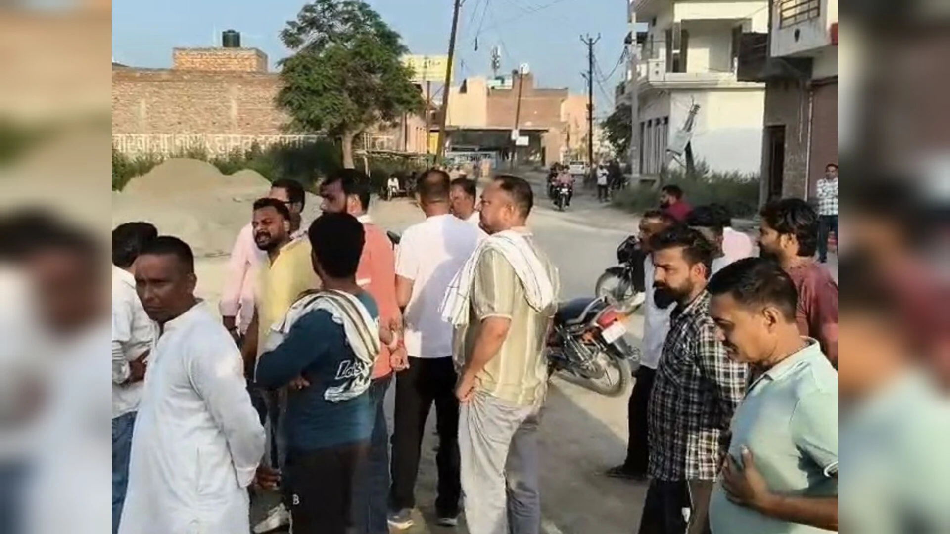 मुजफ्फरनगर: अवैध रेत-रोड़ी भंडारण के खिलाफ ग्रामीणों का प्रदर्शन, प्रशासन को दी चेतावनी